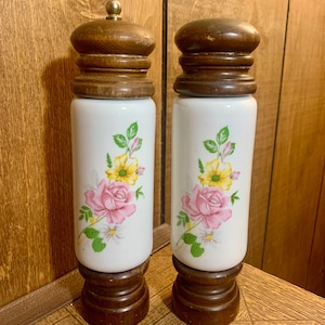 Saleiro e Moedor de Pimenta Vintage de Madeira e Cerâmica