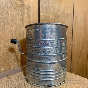 Vintage Bromwell Flour Sifter - 5 Cup