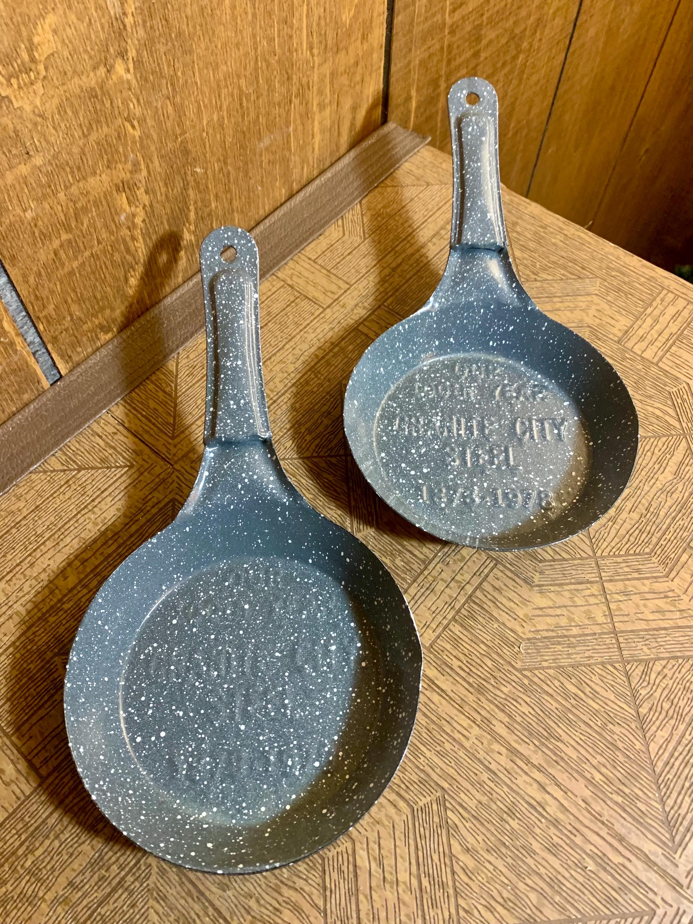 1978年製エナメル加工スチール製エッグスキレット2個セット