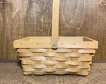 Maceta de madera con inserto de plástico