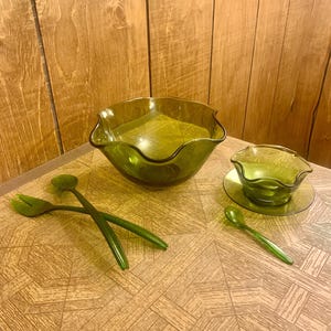 Vintage Avocado Green Glass Serving Bowl Set