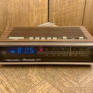 1980’s Realistic Chronomatic-250 Radio Alarm Clock - Tested