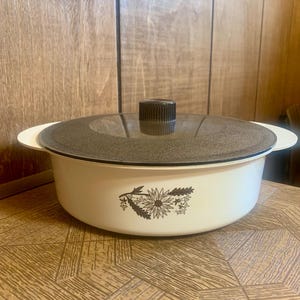 Retro Covered Microwave Dish by Tara Products
