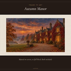 Op de afbeelding: Digitale kunst voor een televisiescherm getiteld Autumn Manor, met een groot stenen huis bedekt met rode klimop bij zonsondergang. De sc&egrave;ne bevat een mistig landschap, gouden licht uit de ramen en gevallen bladeren op een pad. Tekst: Frame TV Art, Autumn Manor, Matted on screen, or full bleed. Both included. Lepus.