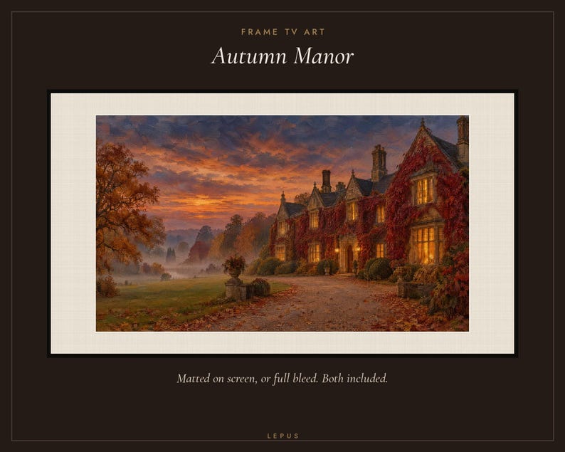 Op de afbeelding: Digitale kunst voor een televisiescherm getiteld Autumn Manor, met een groot stenen huis bedekt met rode klimop bij zonsondergang. De sc&egrave;ne bevat een mistig landschap, gouden licht uit de ramen en gevallen bladeren op een pad. Tekst: Frame TV Art, Autumn Manor, Matted on screen, or full bleed. Both included. Lepus.