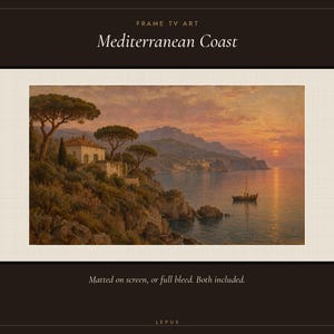 Op de afbeelding: Digitale kunst voor een televisiescherm getiteld Mediterranean Coast. De afbeelding toont een kustlandschap bij zonsondergang met een villa op een klif, pijnbomen, bergen en een kleine boot op het water. Tekst: FRAME TV ART, Mediterranean Coast, Matted on screen, or full bleed. Both included, en LEPUS.