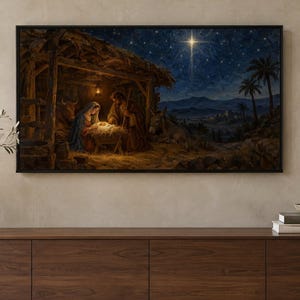 K&ouml;nnte beinhalten: Ein gerahmter, rechteckiger Wandkunstdruck, der eine Krippenszene in einem Holzstall bei Nacht zeigt. Das Bild zeigt Figuren, die sich um eine leuchtende Krippe unter einem hellen Stern versammeln, mit einem Sternenhimmel.