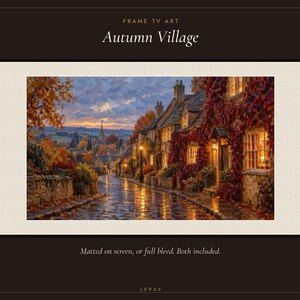 K&ouml;nnte beinhalten: Digitale Frame TV-Kunst mit dem Titel Autumn Village. Das Bild zeigt eine gepflasterte Stra&szlig;e in einem Dorf in der Abendd&auml;mmerung, ges&auml;umt von Steinh&auml;usern mit herbstlichem Laub, leuchtenden Fenstern und einem Kirchturm.