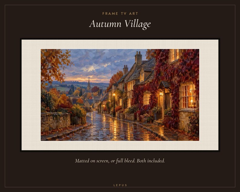 K&ouml;nnte beinhalten: Digitale Frame TV-Kunst mit dem Titel Autumn Village. Das Bild zeigt eine gepflasterte Stra&szlig;e in einem Dorf in der Abendd&auml;mmerung, ges&auml;umt von Steinh&auml;usern mit herbstlichem Laub, leuchtenden Fenstern und einem Kirchturm.