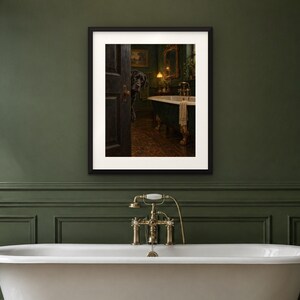 Tableau pour salle de bain représentant un labrador noir, reproduction d'une peinture à l'huile avec un chien qui jette un coup d'œil (téléchargement numérique) image 4