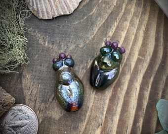 Lampwork goddess ONE bead handmade unique focal art glass bead pendant flamework metallic female woman body jewelry component supply