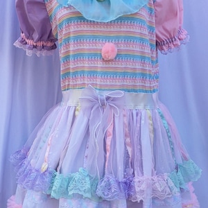 VK Freakshow arlequin pastel rayures arc-en-ciel clown kei clowncore clown Halloween costume robe grande taille