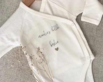 Baby Body I personalisiert I Baumwolle I aunties little bestie I Geschenk I Geburt I Mama I Baby I Wunschtext I Herz I Tante I Onkel