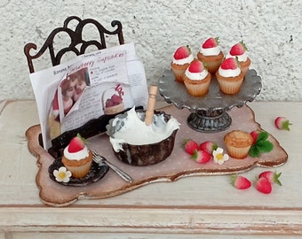 1:12 scale - strawberry cupcakes preparation board