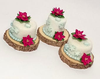 1:12 scale winter Christmas cake with poinsettia