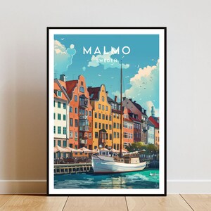 Puede incluir: Una ilustración colorida de una ciudad con un barco en el agua. El texto "MALMÖ SUECIA" está en la parte superior de la imagen.