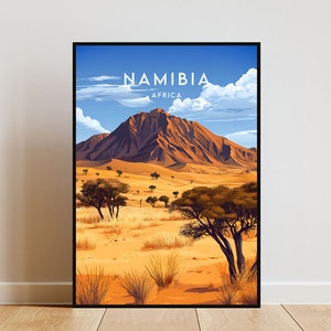 Peut inclure: Une affiche encadrée avec une illustration colorée d'une chaîne de montagnes dans un paysage désertique. L'affiche porte le texte "NAMIBIA AFRIQUE" en haut.