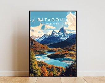 Op de afbeelding: Een vintage reisposter met een schilderachtig uitzicht op Patagonië, Argentinië. De poster toont een bergketen met besneeuwde toppen, een kronkelende rivier en weelderige groene bomen. De tekst "PATAGONIA ARGENTINA" is in wit bovenaan de poster gedrukt.