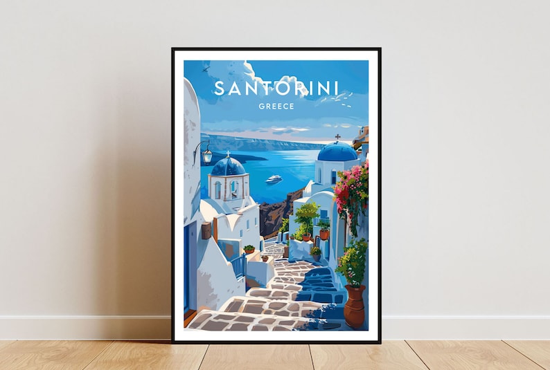 K&ouml;nnte beinhalten: Eine farbenfrohe Illustration eines wei&szlig;en Geb&auml;udes mit einer blauen Kuppel in Santorini, Griechenland. Das Geb&auml;ude befindet sich an einem Hang mit Blick auf die &Auml;g&auml;is. Der Text "SANTORINI GREECE" befindet sich oben im Bild.
