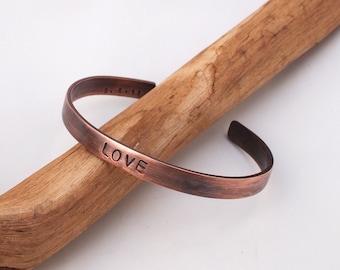 Oxidiertes Kupfer LOVE Armband, Geschenk zum 7