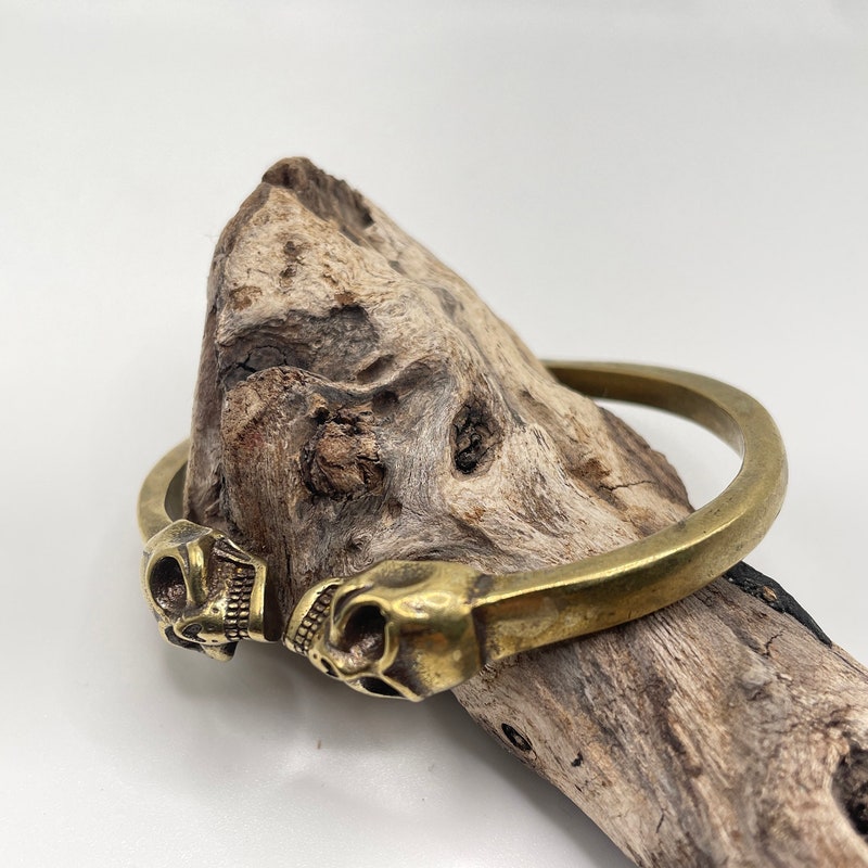 0401~brass Twin skull cuff bracelet main image 0