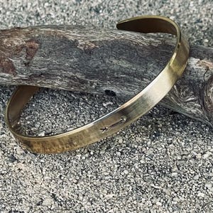 Goldpfeil Armband, Bronze Manschette, Reisende Armband, Neuanfang Geschenk, Abschluss Schmuck