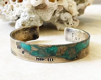 Bronze Jubiläum Tally Mark Armband: Personalisierte Armspange zum 800 oder 19 Jahrgängen mit Grünspan Patina