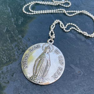 Medalla de plata antigua de los Teligioys franceses, medalla de Notre Dame du Cap, medalla católica francesa vintage de los años 40, collar de plata de Nuestra Señora del Cabo