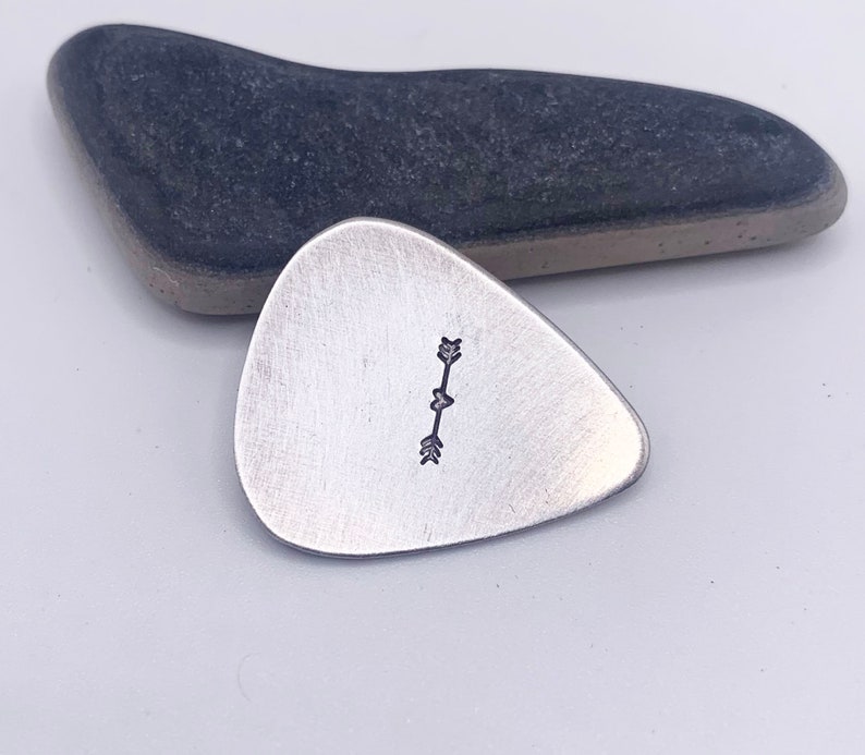 Aluminum Guitar Pick with Heart Arrow. 10 Year Anniversary Gift. Music Lover Gift zdjęcie 3