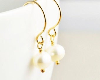 Pearl Earrings, White Freshwater Pearl Earrings, June Birthstone, Bridesmaid Gift