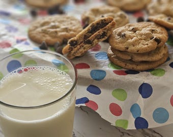 Aunt Enna's Classic Chocolate Chip Cookies - A Taste of Homemade Bliss - presented by LakePoint Creations