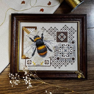 Kit de point de croix Abeille : points décoratifs, fils DMC