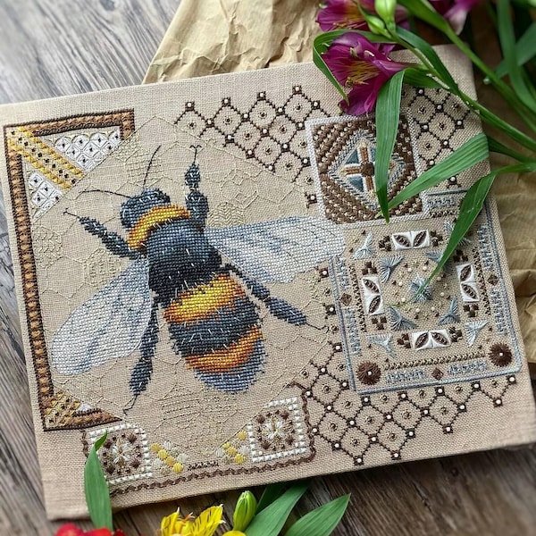 Bee Cross Stitch Pattern: Decorative Stitches Embroidery (PDF + Saga)