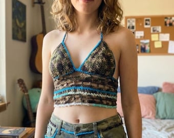 Linda chica de camuflaje