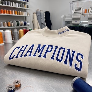 Sudadera de cuello alto bordada personalizada, jersey universitario personalizado, jersey de cuello alto con eslogan personalizado, camiseta para el día del partido, regalo para ella.