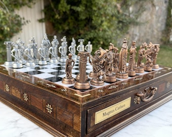 Juego de ajedrez medieval británico de lujo hecho a mano - Tablero de ajedrez de madera con mosaico de 38 cm con almacenamiento - Regalo único para marido - Elegante juego de ajedrez