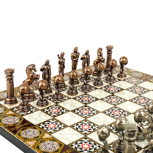 Premium schaakset met schaakstukken met Grieks-Romeinse mythologie als thema - Fancy MDF houten schaakbord - uniek cadeau voor verjaardag