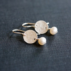 Pearl Drop Earrings. Sterling silver hammered circle and genuine fresh water pearls. Delicate bridal jewelry. White real pearl earrings.
