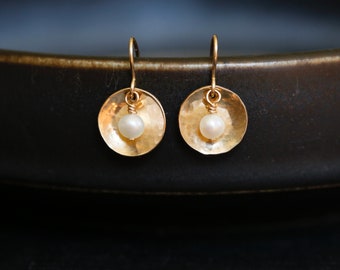 Pearl Cup Earrings. 14K gold filled hammered circle and genuine fresh water pearls. Delicate bridal jewelry. White real pearl earrings.