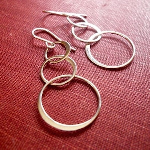 Three Linked Circles Earrings in Sterling Silver - Dainty Everyday Sterling Silver Earrings