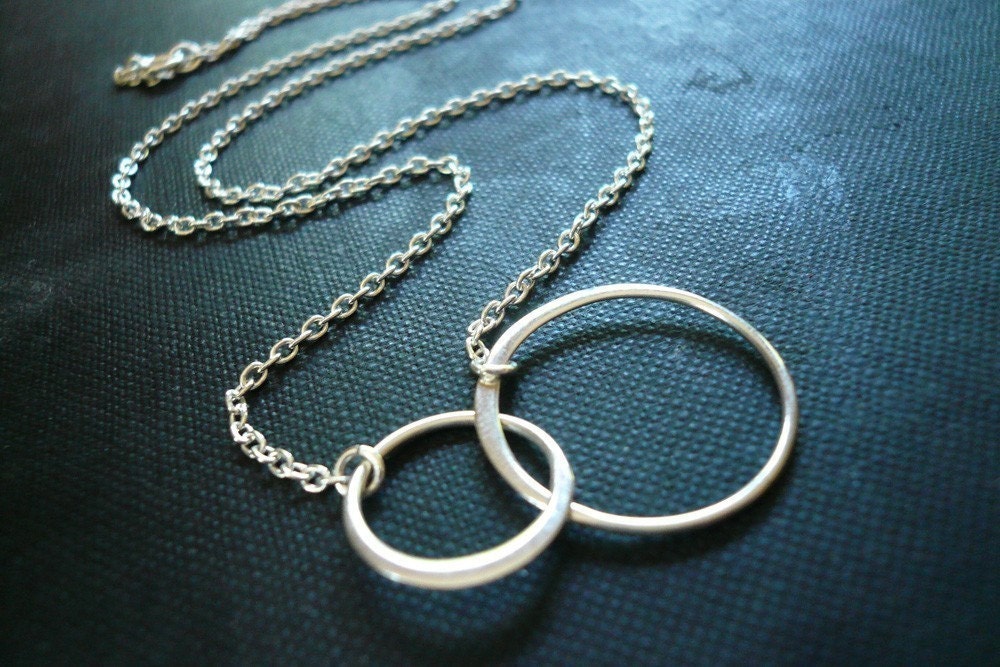 Entwined ring necklace Clearance