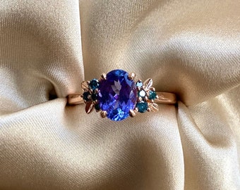 Blueberry tanzanite engagement ring rose Gold. Cluster gemstone ring. Teal and Purple Ring for modern bride