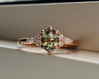 Sage green Sapphire engagement ring. Rose gold engagement ring. Olive sapphire ring. Oval Sapphire by Eidelprecious - la Camparsita