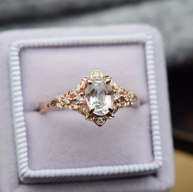 Arwen white sapphire and diamond engagement ring in gold. Cluster, multi-stone, statement ring. Fantasy LOTR alternative ring, EidelPrecios. image 6
