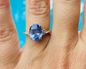 2ct Blue Sapphire ring. Oval blue sapphire ring. Yellow gold engagement ring. Blue sapphire ring. Campari ring by Eidelprecious