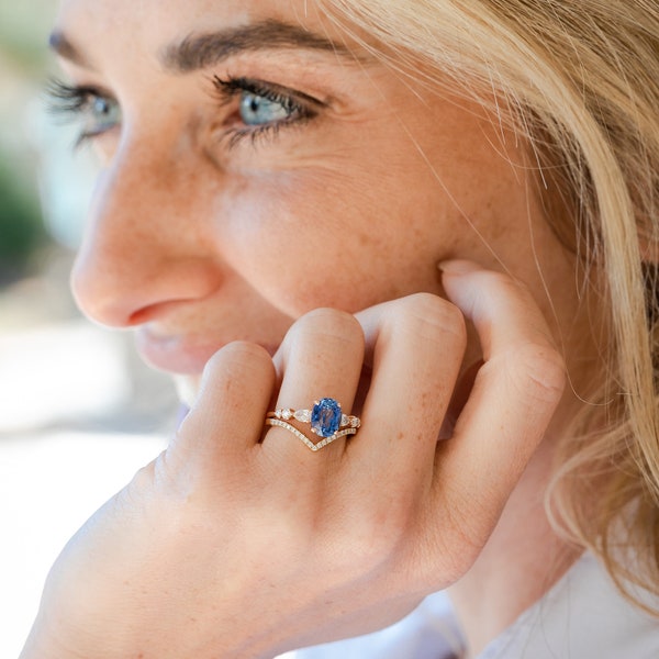 Cornflower Blue Ceylon Sapphire Engagement Ring. 2ct, 6x8mm oval engagement ring. Rose gold sapphire and diamond ring by Eidelprecious