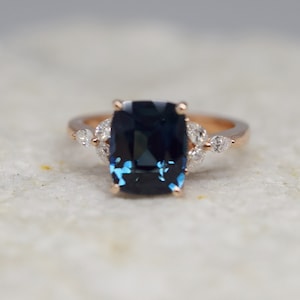 Deep blue sapphire diamond ring in rose gold. Sapphire engagement ring. Blue sapphire ring with diamond clusters. Unique engagement ring