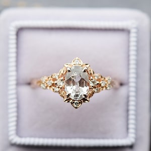 Arwen white sapphire and diamond engagement ring in gold. Cluster, multi-stone, statement ring. Fantasy LOTR alternative ring, EidelPrecios. image 7