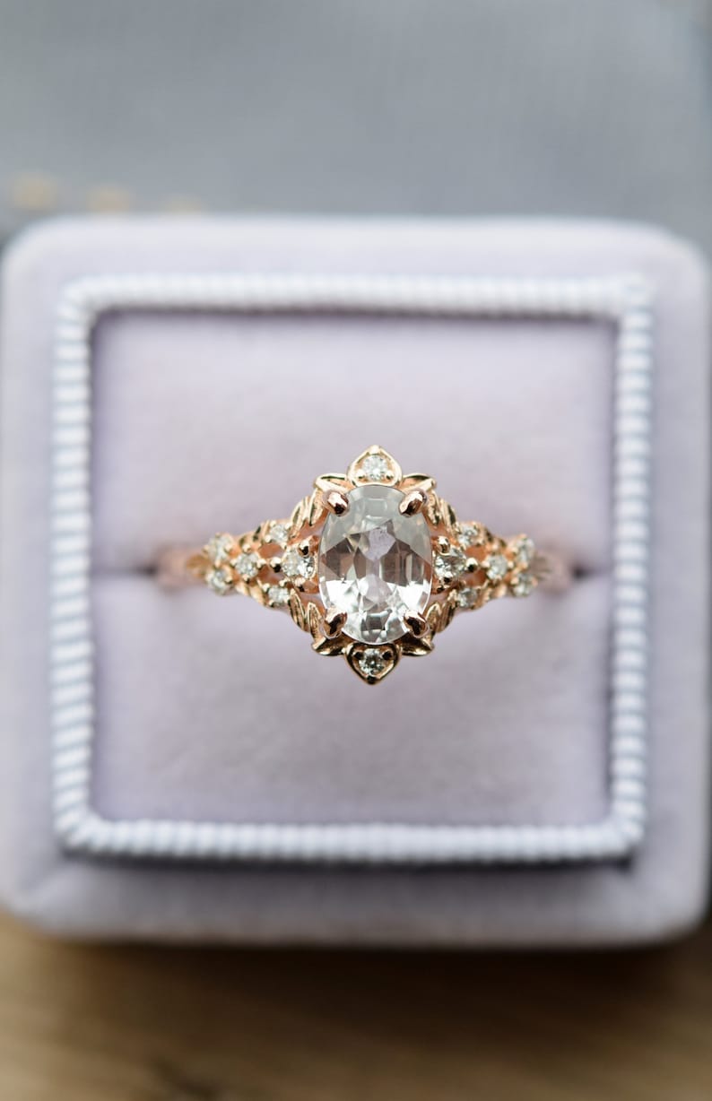 Arwen white sapphire and diamond engagement ring in gold. Cluster, multi-stone, statement ring. Fantasy LOTR alternative ring, EidelPrecios. image 8