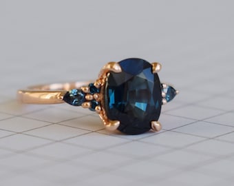 Peacock blue sapphire ring. Rose gold cluster ring. 7x9mm Oval sapphire ring. Teal ring. 14k Rose gold ring by Eidelprecious
